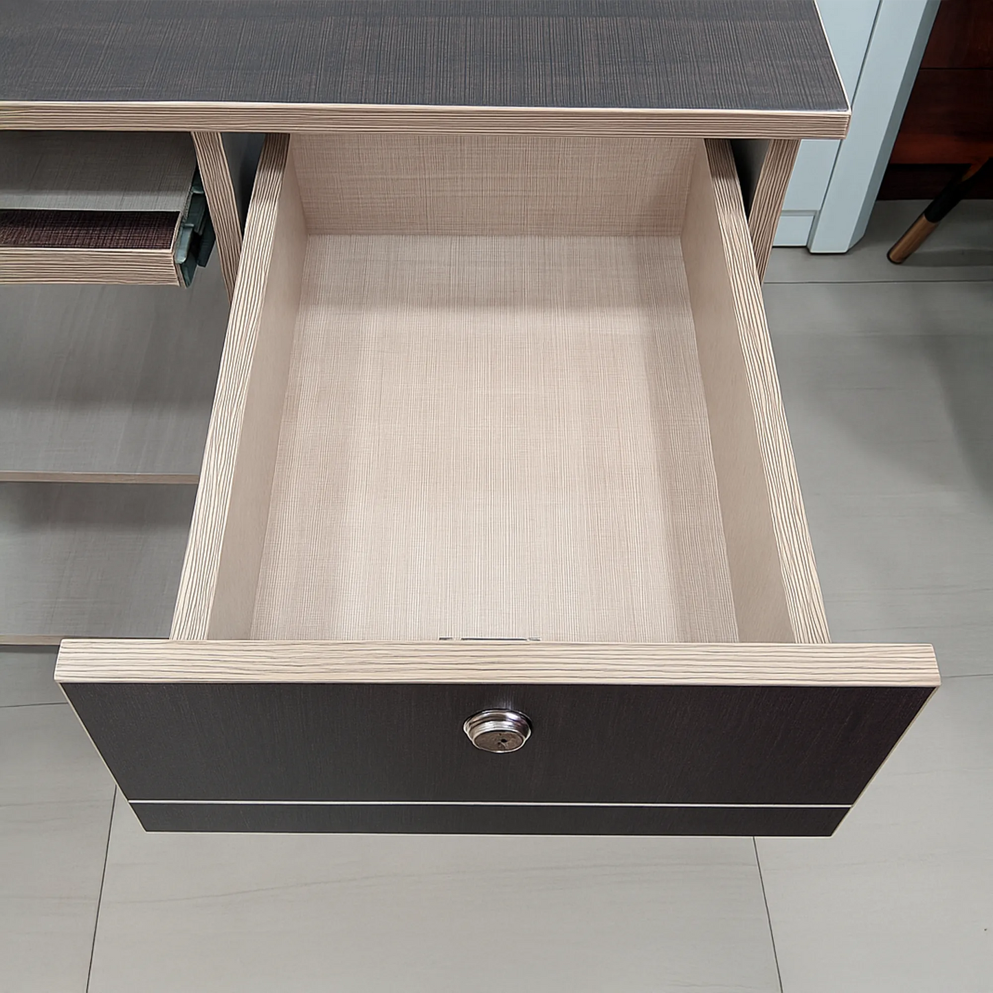 Modern Computer Desk with Keyboard Tray & Lockable Drawer