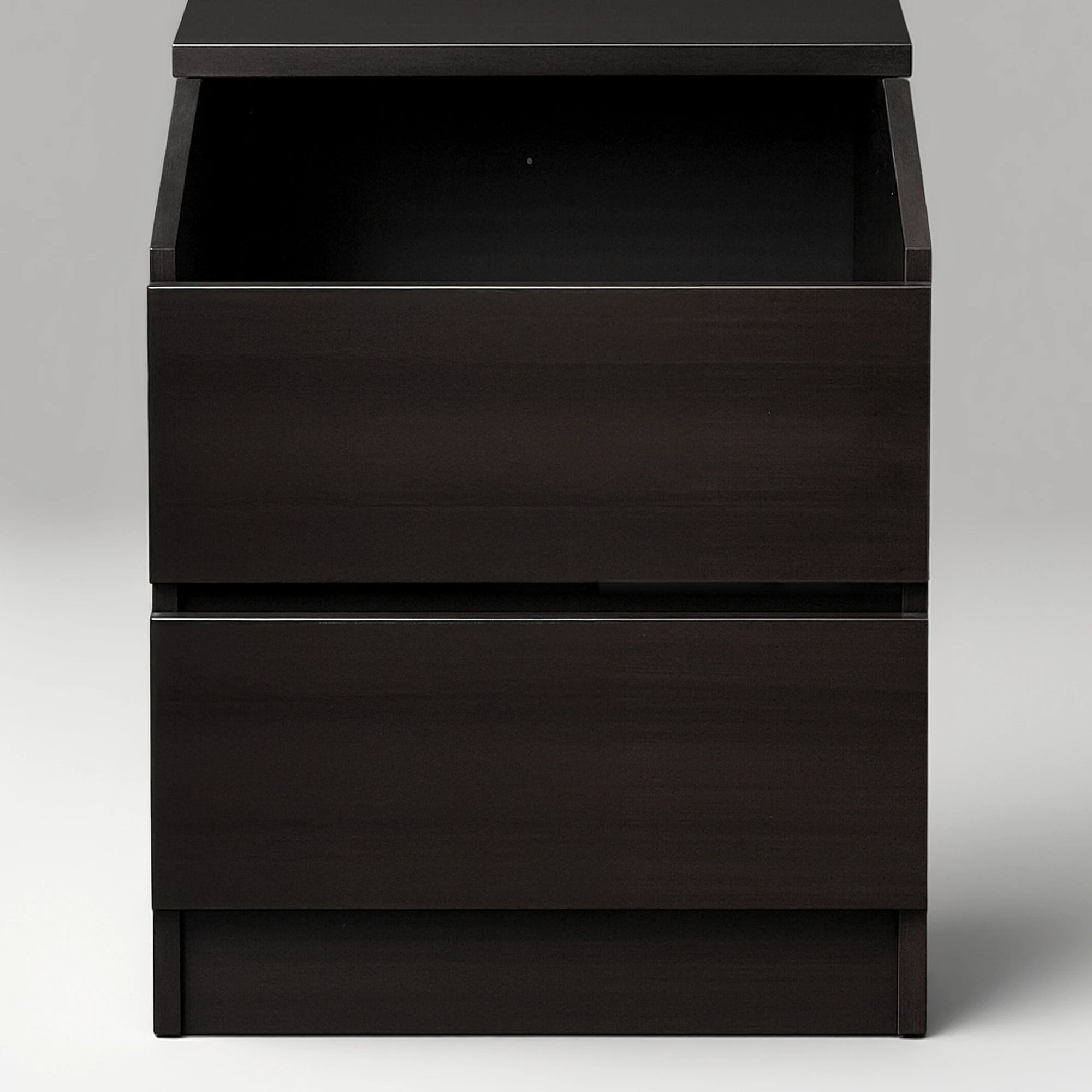Close up of handle-less drawers on the vanity